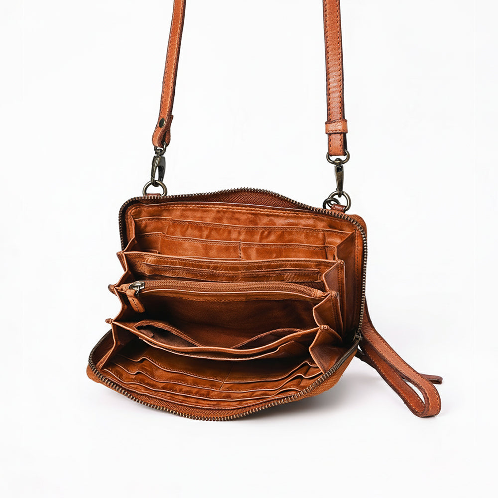 SWC212 Cuorina - Luxury Leather Riveted Wallet