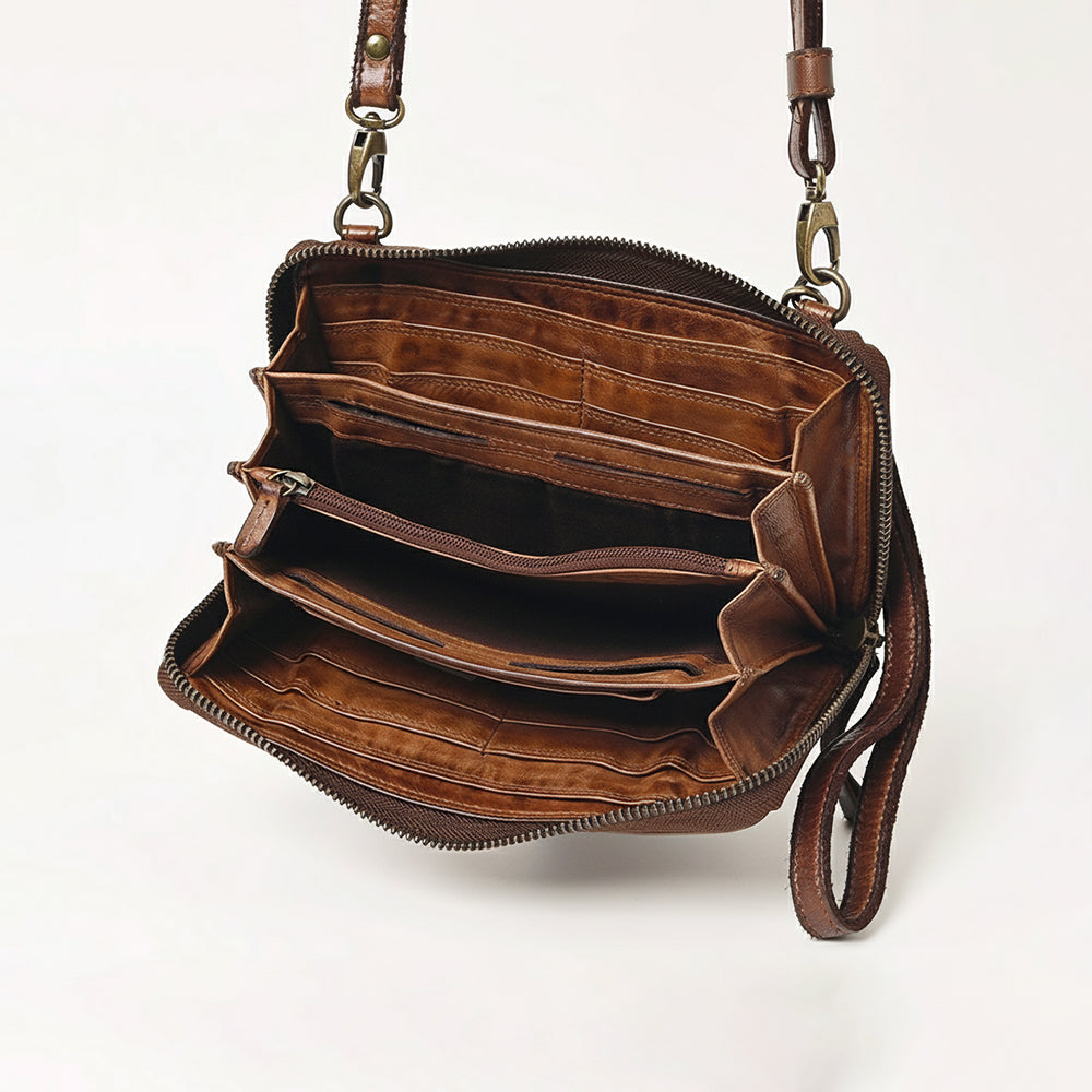 SWC212 Cuorina - Luxury Leather Riveted Wallet